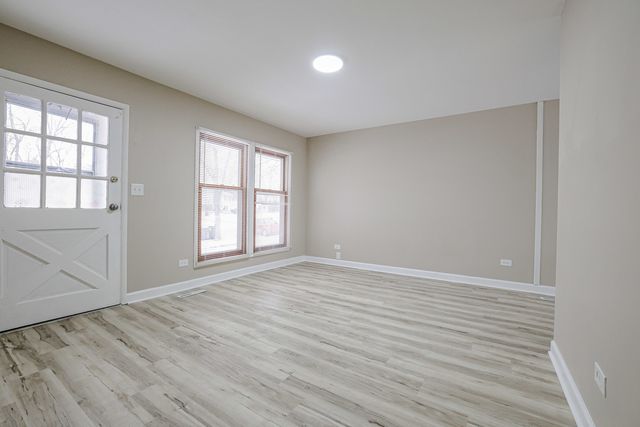 311 W Kennedy Drive, Streamwood, IL 60107