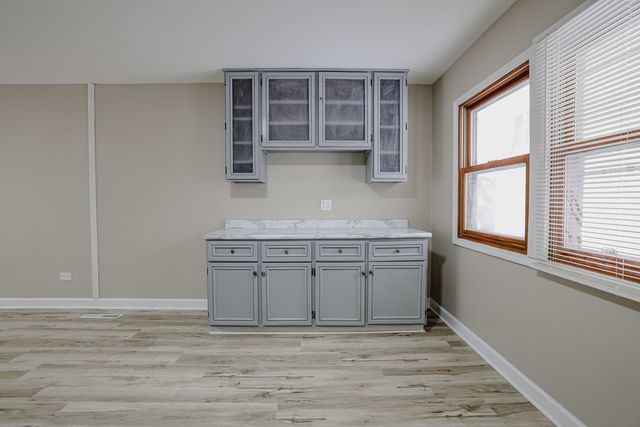 311 W Kennedy Drive, Streamwood, IL 60107