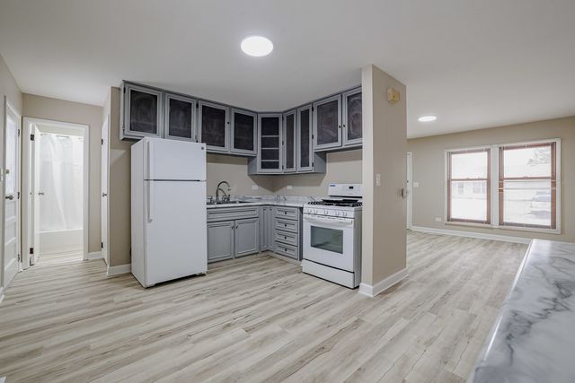 311 W Kennedy Drive, Streamwood, IL 60107