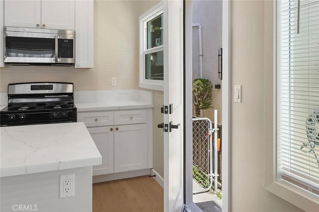 1237 E 1st 1, Long Beach, CA 90802