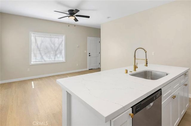 1237 E 1st 1, Long Beach, CA 90802