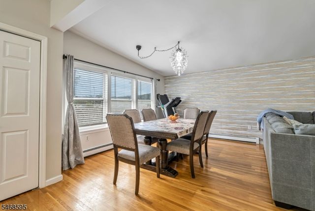 33 Ballston St, Bloomingdale Boro, NJ 07403