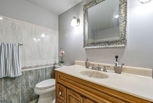 33 Ballston St, Bloomingdale Boro, NJ 07403
