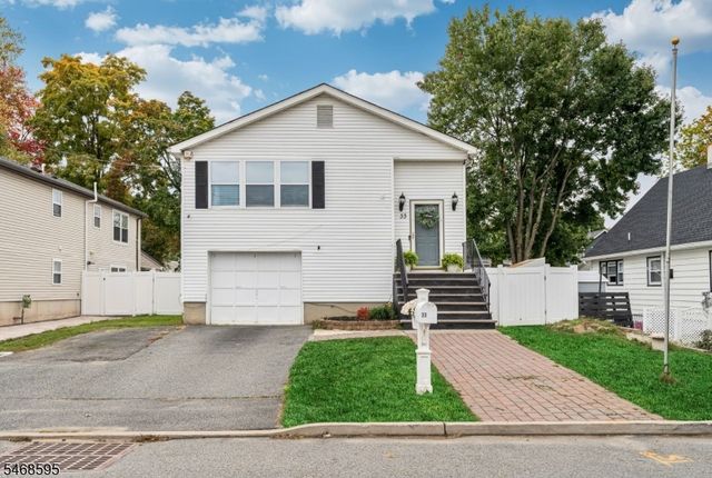 33 Ballston St, Bloomingdale Boro, NJ 07403