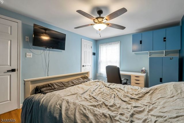 33 Ballston St, Bloomingdale Boro, NJ 07403