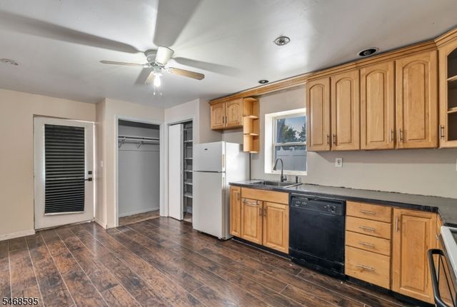33 Ballston St, Bloomingdale Boro, NJ 07403