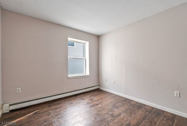 33 Ballston St, Bloomingdale Boro, NJ 07403