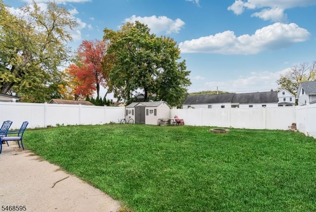 33 Ballston St, Bloomingdale Boro, NJ 07403