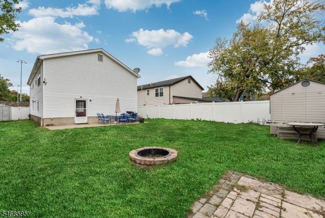 33 Ballston St, Bloomingdale Boro, NJ 07403
