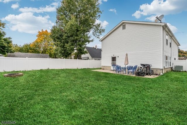 33 Ballston St, Bloomingdale Boro, NJ 07403