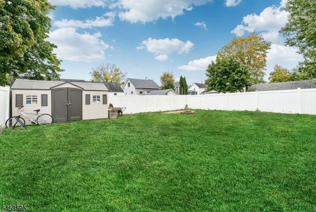 33 Ballston St, Bloomingdale Boro, NJ 07403