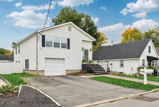 33 Ballston St, Bloomingdale Boro, NJ 07403