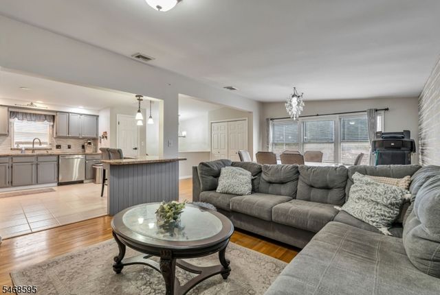 33 Ballston St, Bloomingdale Boro, NJ 07403