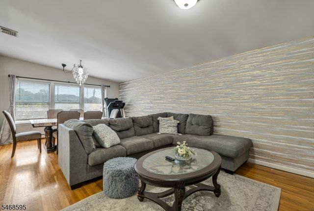 33 Ballston St, Bloomingdale Boro, NJ 07403