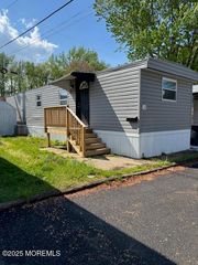 12 Sams Court, Hazlet, NJ 07730