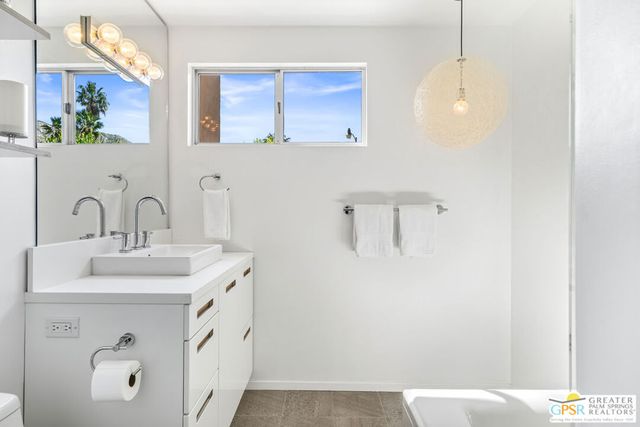 360 Cabrillo Road 218, Palm Springs, CA 92262