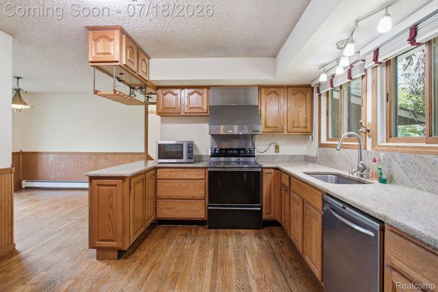 2726 Bay Drive, West Bloomfield Charter Township, MI 48324