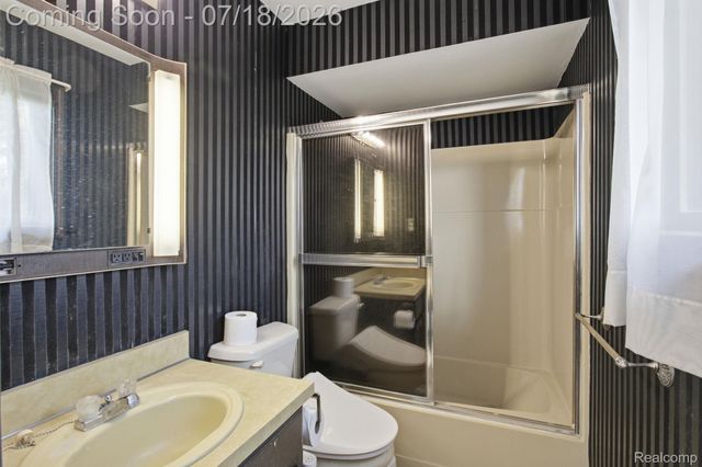 2726 Bay Drive, West Bloomfield Charter Township, MI 48324