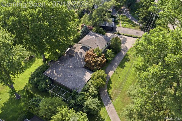 2726 Bay Drive, West Bloomfield Charter Township, MI 48324