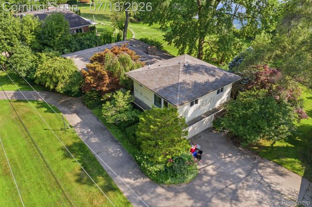 2726 Bay Drive, West Bloomfield Charter Township, MI 48324