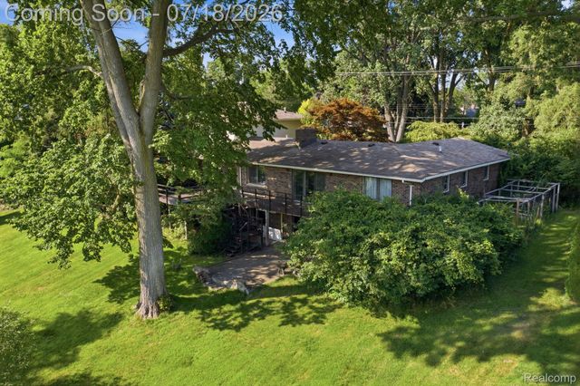 2726 Bay Drive, West Bloomfield Charter Township, MI 48324