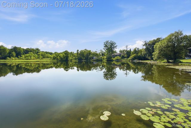 2726 Bay Drive, West Bloomfield Charter Township, MI 48324