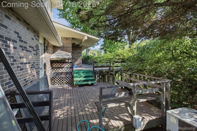 2726 Bay Drive, West Bloomfield Charter Township, MI 48324