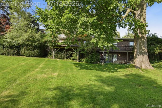 2726 Bay Drive, West Bloomfield Charter Township, MI 48324