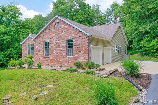 6915 Gebhart Lane, Edwardsville, IL 62025