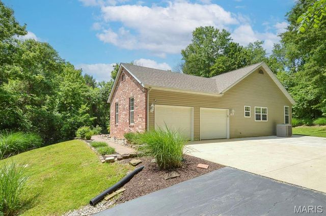 6915 Gebhart Lane, Edwardsville, IL 62025