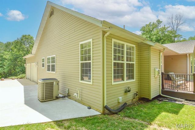 6915 Gebhart Lane, Edwardsville, IL 62025