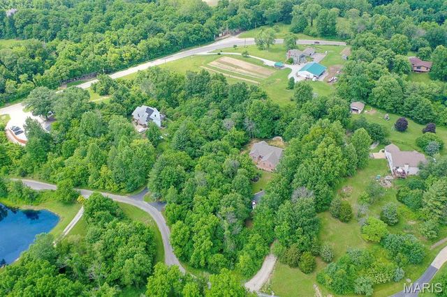 6915 Gebhart Lane, Edwardsville, IL 62025