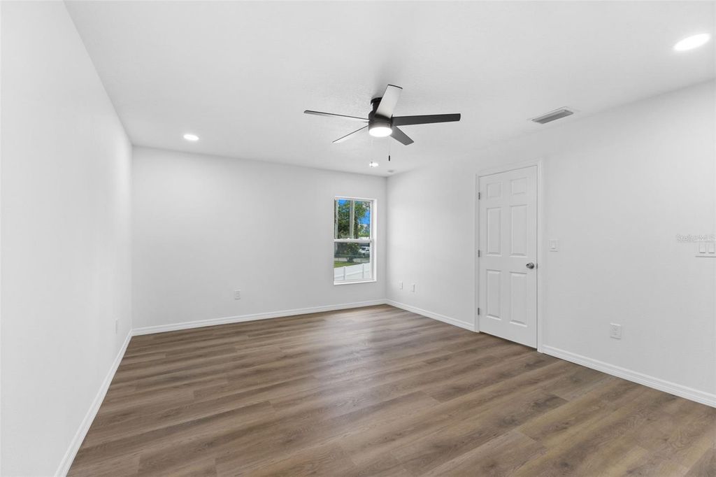 Image 14 of property listing at 120 BROWN STREET, Bradenton, FL 34208
