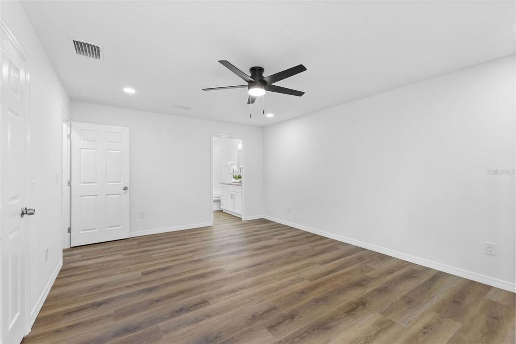 Image 15 of property listing at 120 BROWN STREET, Bradenton, FL 34208