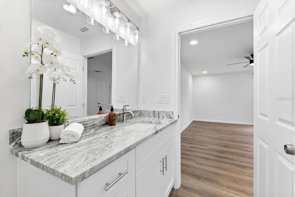 Image 17 of property listing at 120 BROWN STREET, Bradenton, FL 34208