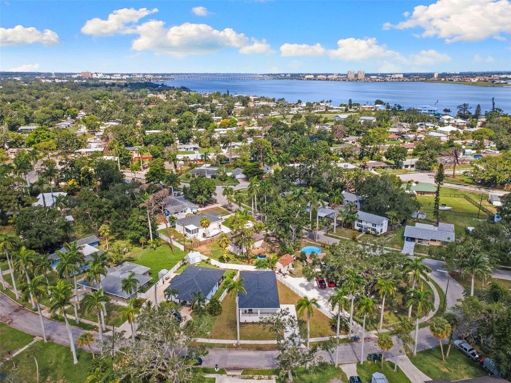 Image 26 of property listing at 120 BROWN STREET, Bradenton, FL 34208