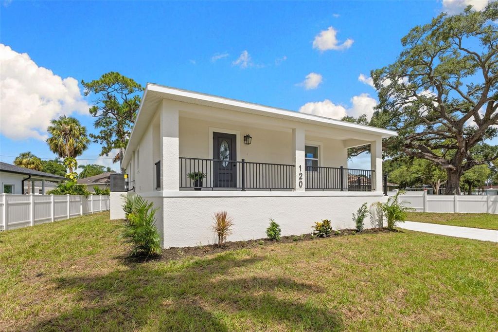 Image 4 of property listing at 120 BROWN STREET, Bradenton, FL 34208