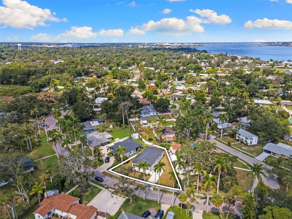 Image 31 of property listing at 120 BROWN STREET, Bradenton, FL 34208