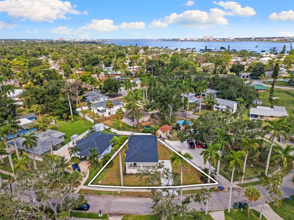 Image 33 of property listing at 120 BROWN STREET, Bradenton, FL 34208