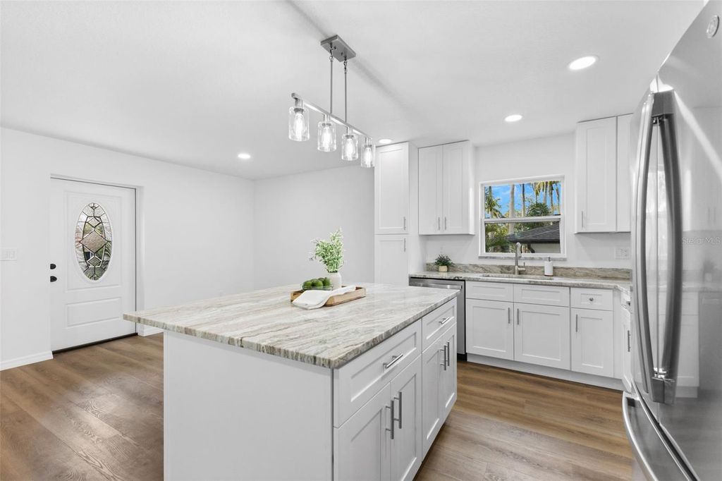 Image 8 of property listing at 120 BROWN STREET, Bradenton, FL 34208