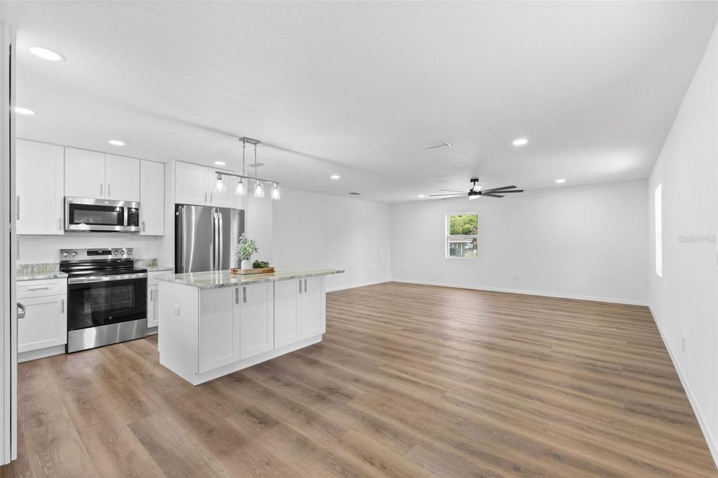 Image 9 of property listing at 120 BROWN STREET, Bradenton, FL 34208