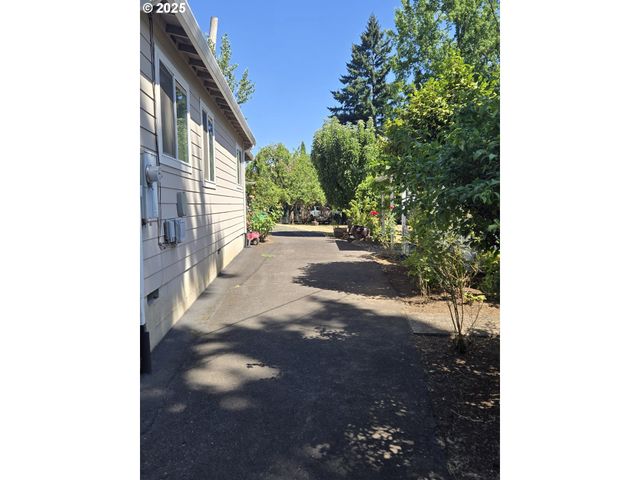 11711 Se HAROLD St, Portland, OR 97266