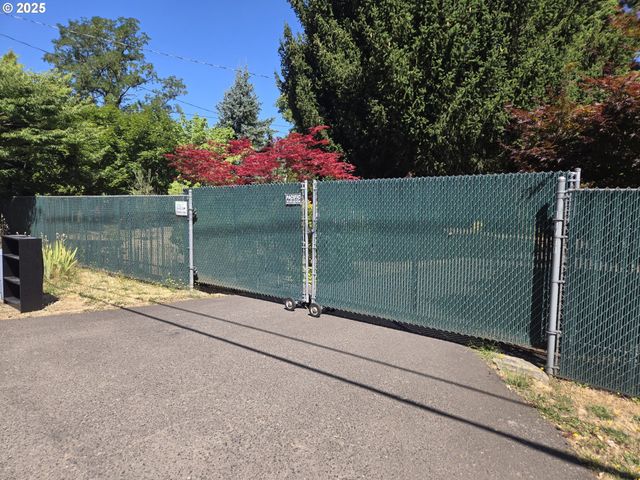 11711 Se HAROLD St, Portland, OR 97266