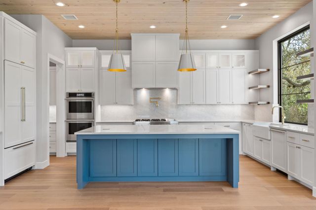 705 The Trails PKWY, Horseshoe Bay, TX 78657