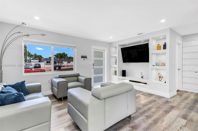 330 N 70th Ave, Hollywood, FL 33024