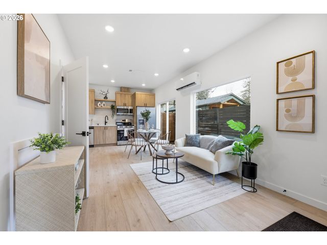 11719 Se ASH St, Portland, OR 97216