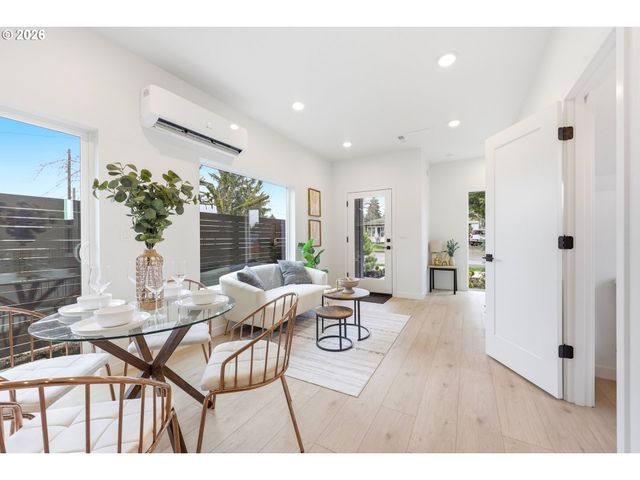 11719 Se ASH St, Portland, OR 97216