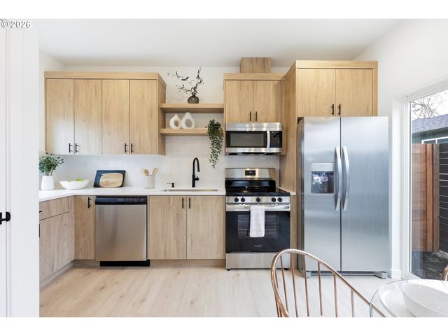 11719 Se ASH St, Portland, OR 97216