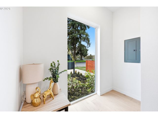 11719 Se ASH St, Portland, OR 97216