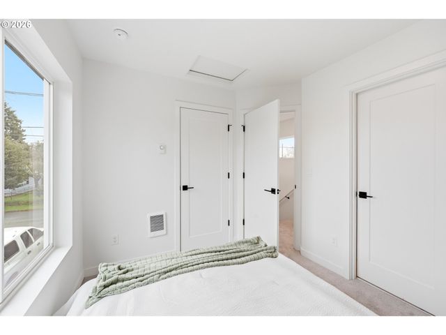 11719 Se ASH St, Portland, OR 97216